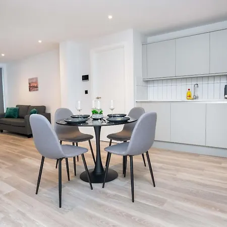 Fantastic 2 Bed Apartment Birmingham